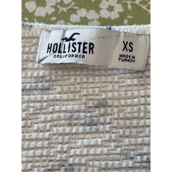 Hollister Cropped Blue Floral Top - XS - Picture 6 of 6